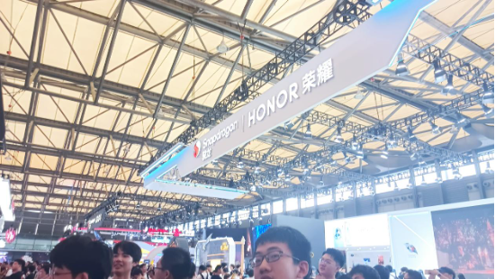 米哈游的CJ展台，把“渣男”属性展现的淋漓尽致